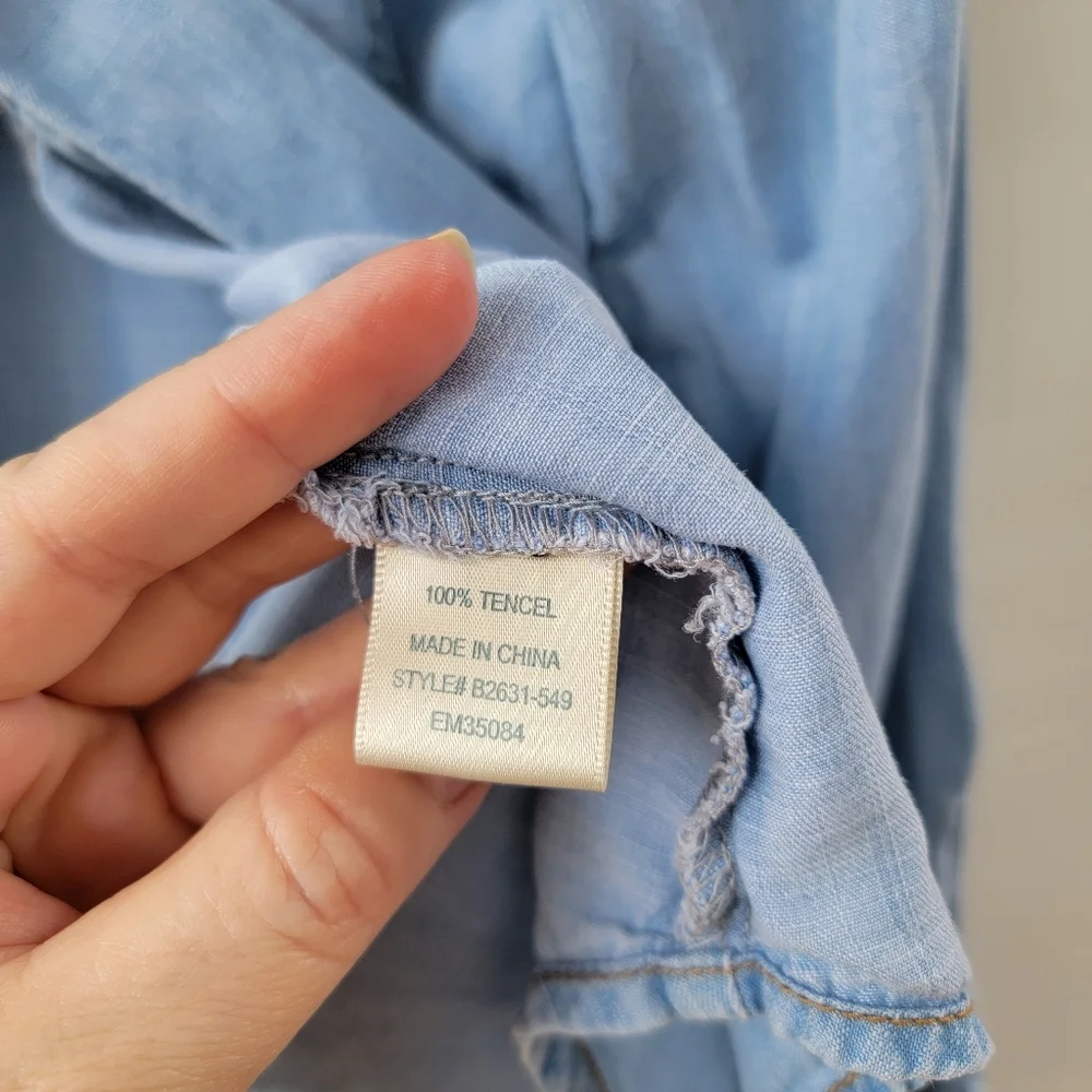 Bella Dahl Chambray Blouse Size Medium Blue Split Back Roll Tab Sleeves Coastal - Picture 12 of 16